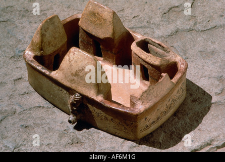 Il Perù Sud America periodo Inca rappresentazione in ceramica di agricoltori composto. Foto Stock