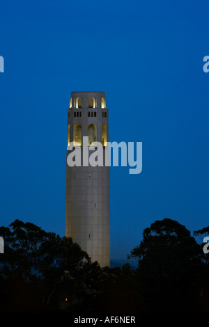 Coit Tower al tramonto, San Francisco Foto Stock