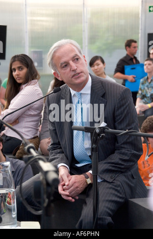 Direttore della metropolitana di Londra Tim O'Toole ha intervistato presso la Galleria della Serpentina 24 ore di dibattito MARATONA DI LONDRA, REGNO UNITO, 28/07/06 Foto Stock