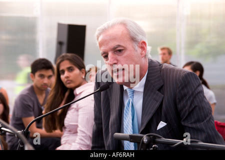 Direttore della metropolitana di Londra Tim O'Toole ha intervistato presso la Galleria della Serpentina 24 ore di dibattito MARATONA DI LONDRA, REGNO UNITO, 28/07/06 Foto Stock