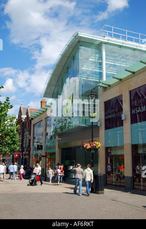 Elmsleigh Shopping Centre, High Street, Staines-upon-Thames, Surrey, England, Regno Unito Foto Stock