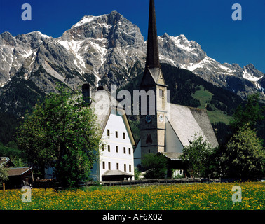 Geografia / viaggi, Salisburgo, Austria membro, Maria Alm, vista villaggio con una chiesa, Additional-Rights-Clearance-Info-Not-Available Foto Stock