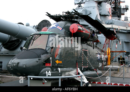 USS New Jersey BB 62 è una delle quattro corazzate della classe Iowa dettagli dall'elicottero Foto Stock