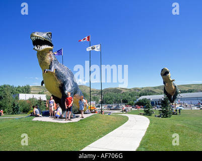 Un gigante T Rex accoglie i visitatori presso il centro visitatori della città di Drumheller, Alberta, Canada. Foto Stock