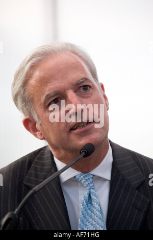 Direttore della metropolitana di Londra Tim O'Toole ha intervistato presso la Galleria della Serpentina 24 ore di dibattito MARATONA DI LONDRA, REGNO UNITO, 28/07/06 Foto Stock