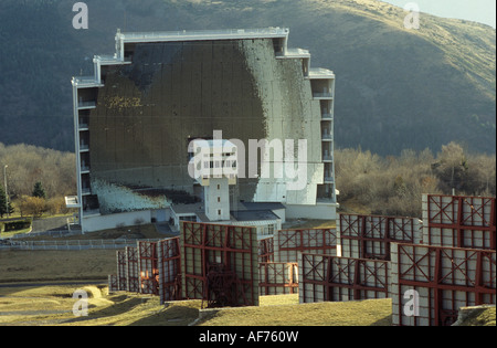 Specchio grande del forno solare Font Romeu Francia Foto Stock