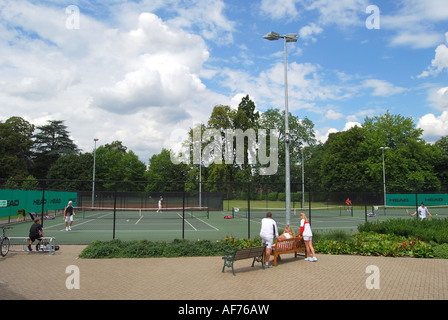 Campi da tennis, Bisham Abbey National Sports Center, Bisham, Berkshire, Inghilterra, Regno Unito Foto Stock