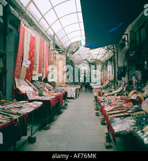 World Travel grandi città. Il mercato nel quartiere musulmano nella città di Xian nella provincia di Shaanxi in Cina in Asia. La cultura di avventura per il viaggio verso Est Foto Stock