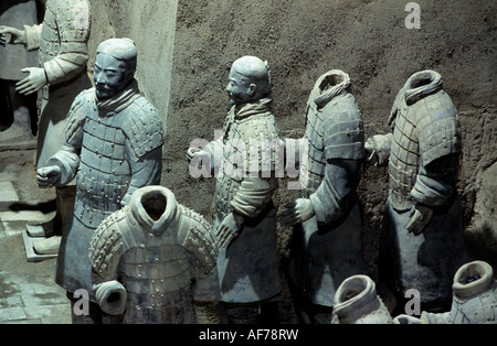 Guerrieri di terracotta in buca numero due al museo di Xian Cina Foto Stock