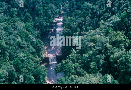 Ariel vista di Maliau Falls, Maliau Basin, Sabah Borneo Malese. Foto Stock