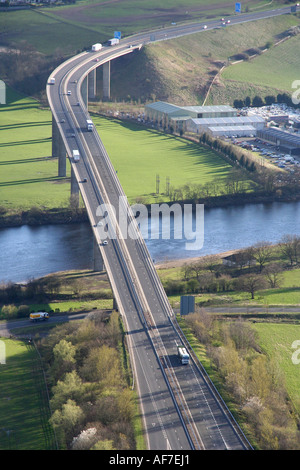 Fiume tay da kinnoull hill perth M90 Autostrada link Scotland Regno unito Gb Foto Stock