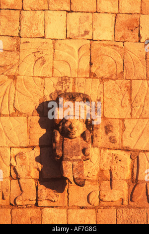Il carving il Tempio dei Guerrieri indiani Maya le rovine di Chichen Itza la penisola dello Yucatan in Messico Foto Stock