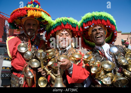 I venditori di acqua nella Djemaa El Fna Marrakeesh, Marocco Foto Stock