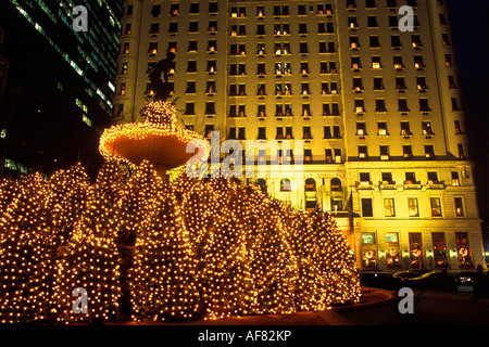 ALBERI DI NATALE PULITZER FOUNTAIN PLAZA HOTEL (©HENRY J HARDENBERGH 1907) MANHATTAN NEW YORK CITY USA Foto Stock