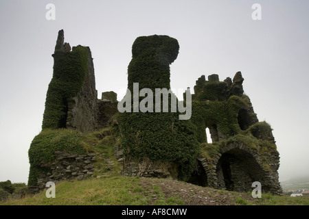 Ballycarbery castle vicino a Cahersiveen, Ring of Kerry, Irlanda, Europa Foto Stock