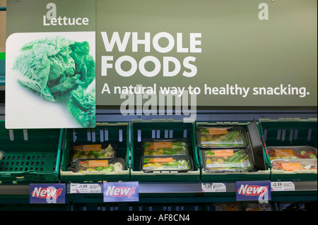 Cibi sani per la vendita in un supermercato Tesco's supermercato, Carlisle, Cumbria, Regno Unito Foto Stock