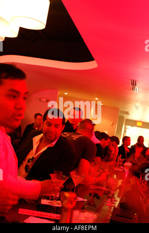 Persone in Halo Bar, Washington DC, Stati Uniti, STATI UNITI D'AMERICA Foto Stock