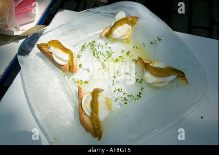 Quattro pintxos sulla piastra a Sunshine Plaza Arenal Bilbao Pais Vasco Paese Basco in Spagna Foto Stock