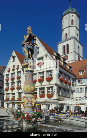 Biberach an der Riss, mercato, fontana e la chiesa di San Martino, Baden-Wuerttemberg, Germania, Europa Foto Stock