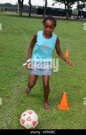 Miami Florida,Hadley Park,Miami Dade County Parks Summer Camp Program,Black Blacks African Africans Ethnic Minority,girl girl,yoooooooooooooooooooooooooooo Foto Stock