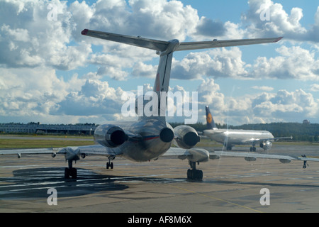 Tupolev Tu154M aeromobile jet regionale della Russia membro della società di trasporto di tassare a Aeroporto Di Pulkova Russia Foto Stock