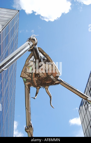 Surrey, Woking Town Center, la guerra dei mondi scultura marziana Foto Stock