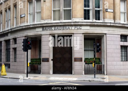 Filiale della Banca Saderat sull'angolo di Moorgate e Lothbury nella città di Londra Foto Stock