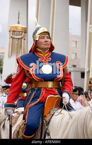 Generale su un cavallo di apertura del festival di Naadam in Mongolia Foto Stock