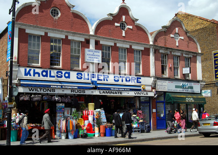 Khalsa Super Store, South Road, Southall, London Borough of Ealing, Greater London, England, Regno Unito Foto Stock