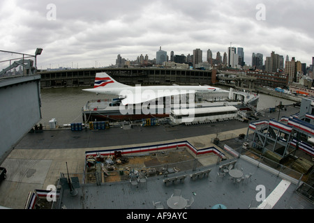 La British Airways Concorde presentano dalla Intrepid ponte di volo alla Intrepid Sea Air Space Museum Foto Stock