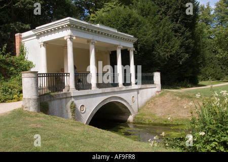 Casa del The Bridge in motivi di Audley End House Saffron Walden Cambridgeshire Inghilterra GB UK Foto Stock