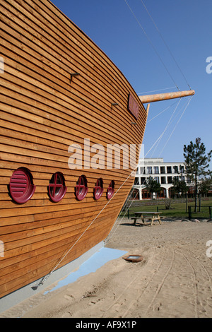 Prua del galeone di legno vista laterale Foto Stock