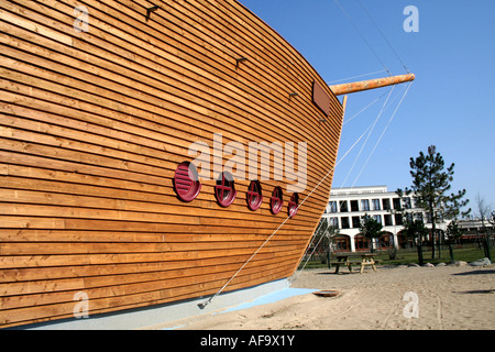 Prua del galeone di legno e oblò Foto Stock