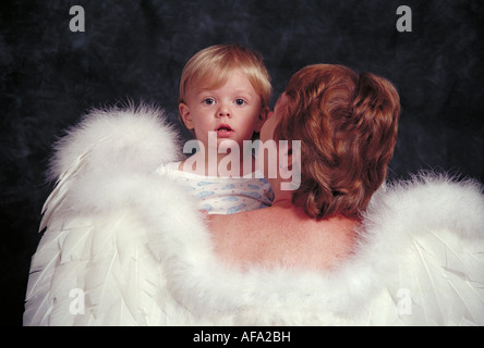 Nonna e nipote angeli. San Paolo, Minnesota Foto Stock