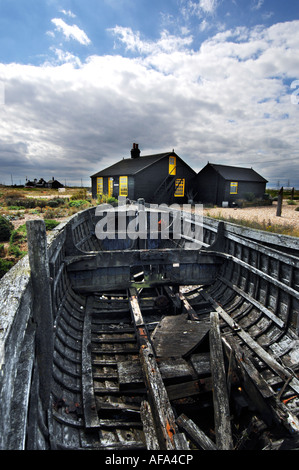 Una vista di prospettiva Cottage la casa e il giardino del compianto artista e regista Derek Jarman a Dungeness su Romney Marsh Foto Stock