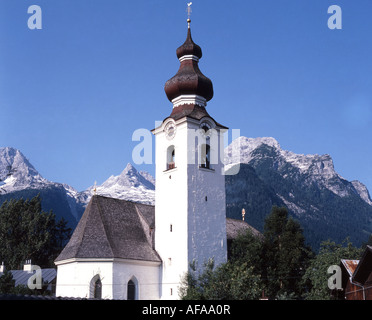 Chiesa e montagne della Madonna del Rosario, Lofer, Stato di Salisburgo, Repubblica d'Austria Foto Stock