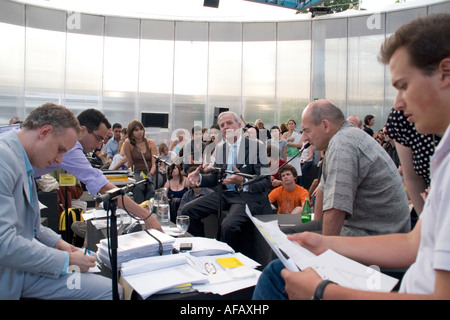 Direttore della metropolitana di Londra Tim O'Toole ha intervistato presso la Galleria della Serpentina 24 ore di dibattito MARATONA DI LONDRA, REGNO UNITO, 28/07/06 Foto Stock