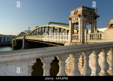 Rochester Ponte sul Fiume Medway Rochester Kent REGNO UNITO Foto Stock