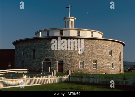 Massachusetts, New England, Hancock Shaker Village, costruito 1826 tondeggiante fienile in pietra disegno circolare promosso efficienza MA043, MA043 Foto Stock