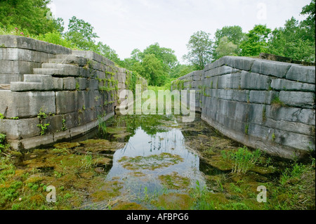 Serratura 33 dell allargamento Erie Canal Saint Johnsville St New York costruito 1838-40 tagliati a mano nei pressi di calcare Mohawk River Foto Stock