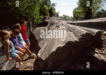 Ohio Lake Erie Kelleys Island Glacial Grooves 400 piedi lungo ghiacciai scorings visitatori, turisti, OH061 Foto Stock