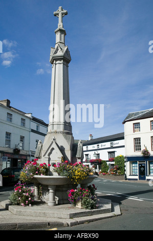 Croce commemorativa e l'Orso Hotel Cardiff Wales UK Foto Stock