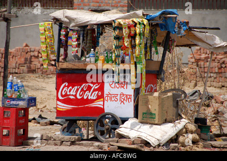Bancarelle a lato della strada a Nuova Delhi, India Foto Stock