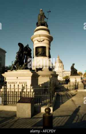 I Pionieri monumento (1894) e il Municipio (1913-1915). Il Civic Center di San Francisco. Lo Stato della California. Stati Uniti d'America. Foto Stock