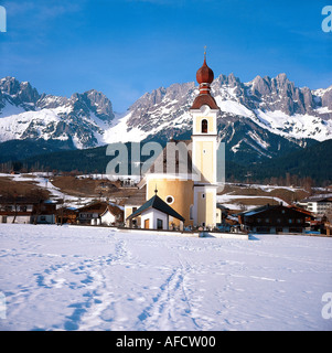 "Geografia / viaggi, Austria, Tirolo, andando, Monte "Wilder Kaiser', chiesa, inverno, alpi, alp, montagna, montagne,' Foto Stock