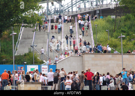 Leipzig, in Sassonia, in Germania, le persone che si spostano nel zentralstadion leipzig, coppa del mondo 2006 Foto Stock