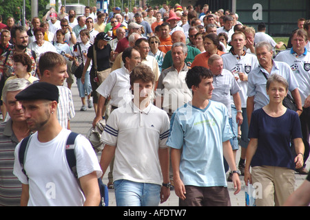 Leipzig, in Sassonia, in Germania, le persone che si spostano nel zentralstadion leipzig, coppa del mondo 2006 Foto Stock