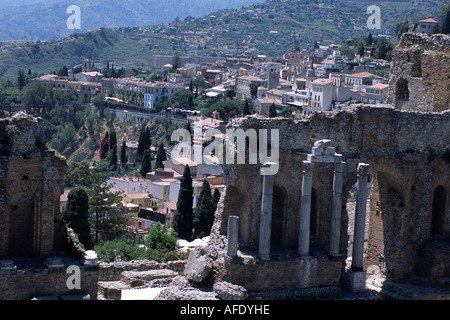 Vista dal teatro greco, Taormina, Sicilia, Italia Foto Stock