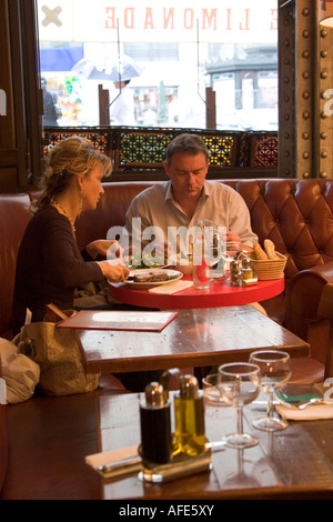 Cafe Le Brebant, 32 Boulevard Poissionniere, nono arrondissement, Parigi, Francia, Autunno 2007 Foto Stock