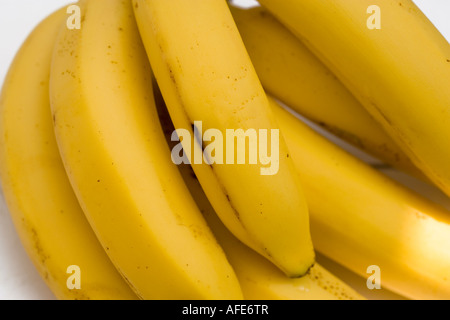 Mazzetto di ripe banannas vicino ritagliato Foto Stock